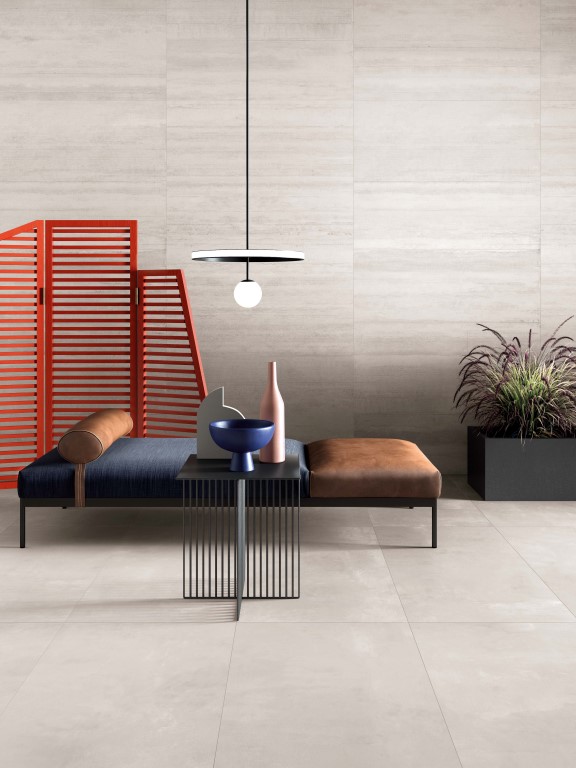 Wand- en vloertegels in de showroom van Van den Hoek