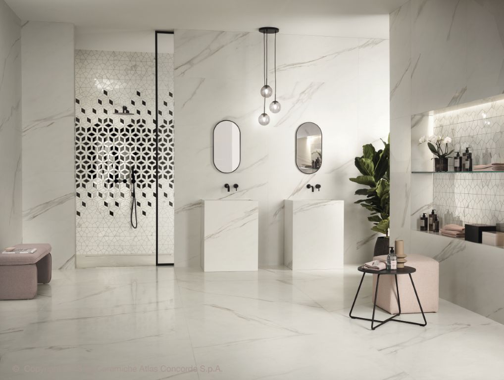 Lichte badkamer met Atlas Concorde Marvel Meraviglia marmerlook in Calacatta Meraviglia